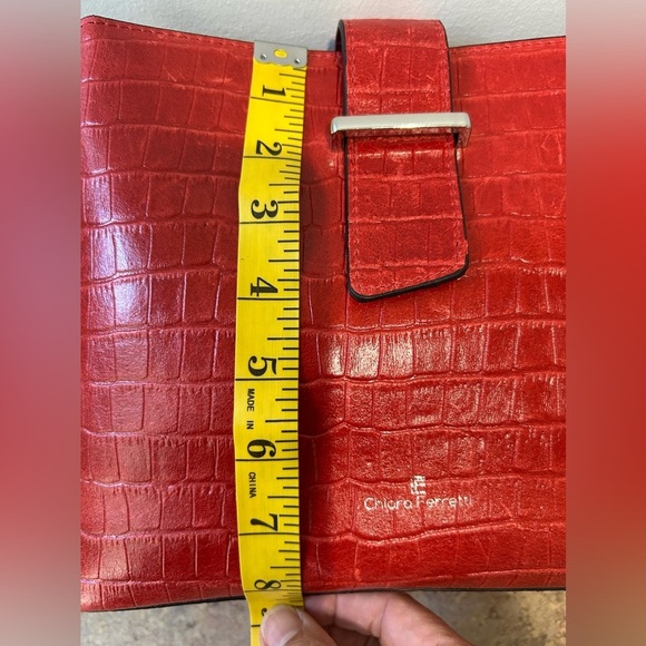 Chiara Ferretti red leather croc embossed box purse with two removable straps - Picture 9 of 13